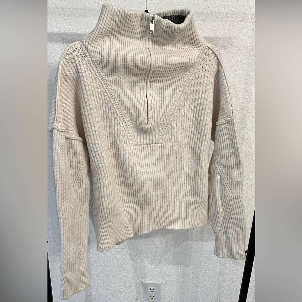 White Banana Republic Sweater